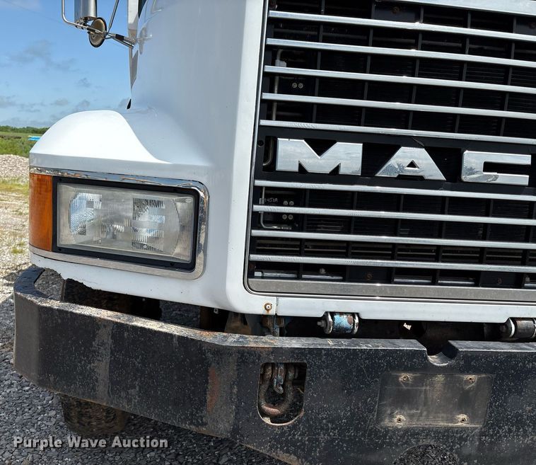 image for item EM2604 2000 Mack CH613 dump truck