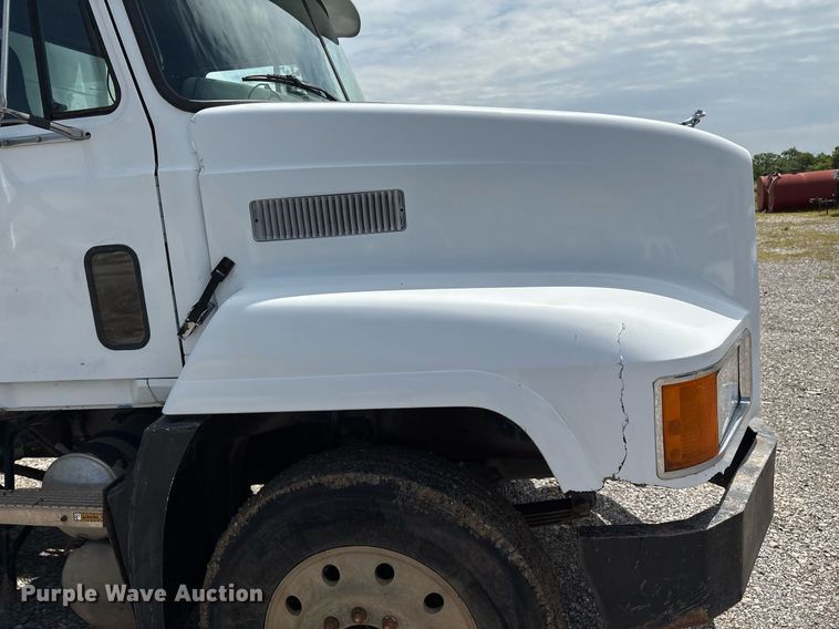 image for item EM2604 2000 Mack CH613 dump truck