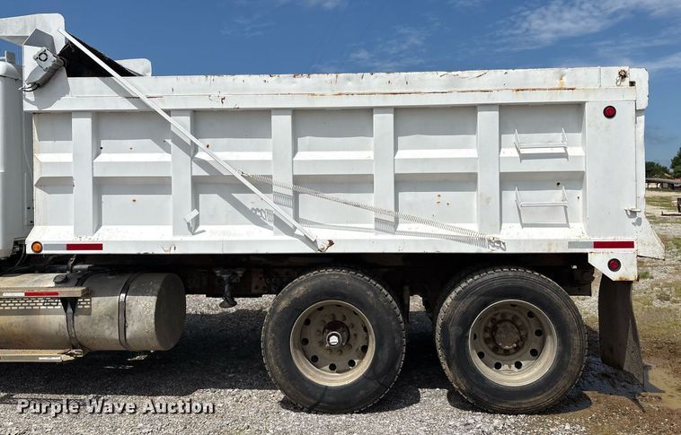 image for item EM2604 2000 Mack CH613 dump truck