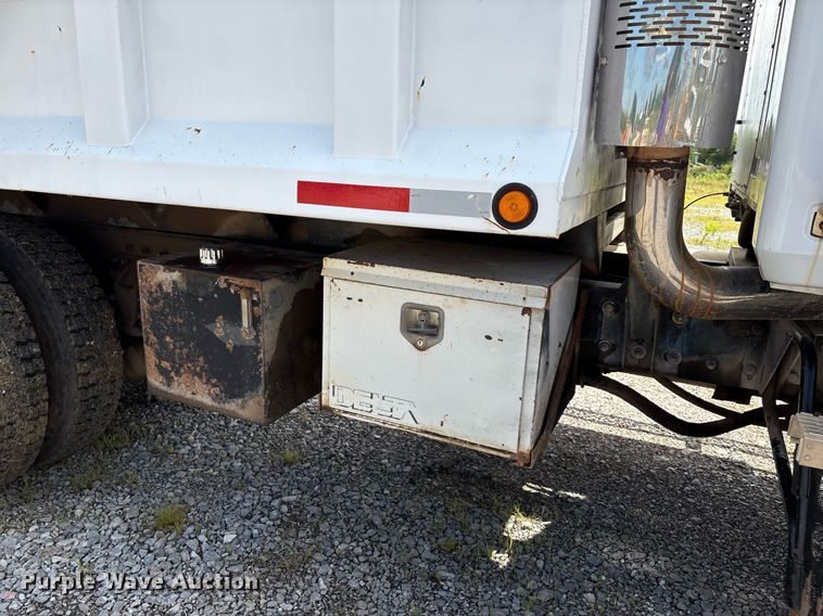 image for item EM2604 2000 Mack CH613 dump truck