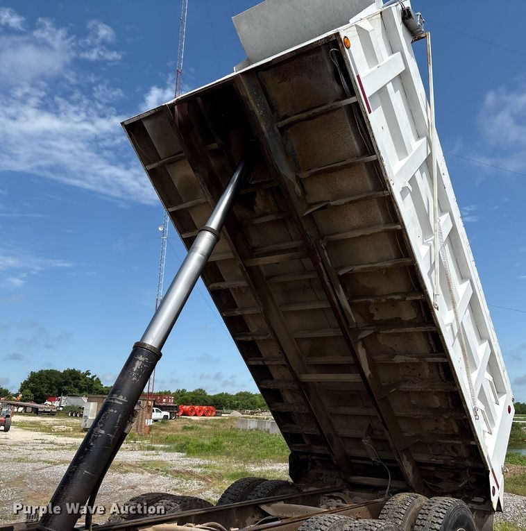 image for item EM2604 2000 Mack CH613 dump truck