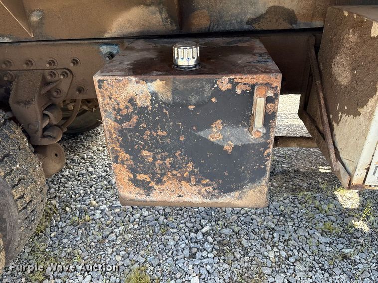 image for item EM2604 2000 Mack CH613 dump truck