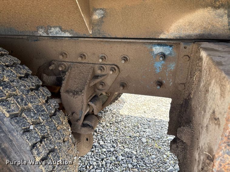 image for item EM2604 2000 Mack CH613 dump truck