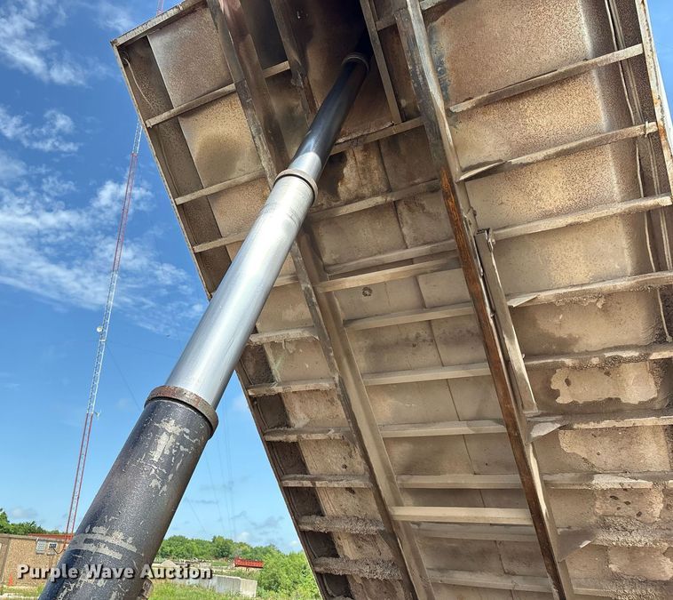 image for item EM2604 2000 Mack CH613 dump truck