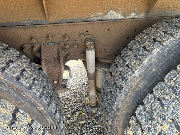 image for item EM2604 2000 Mack CH613 dump truck