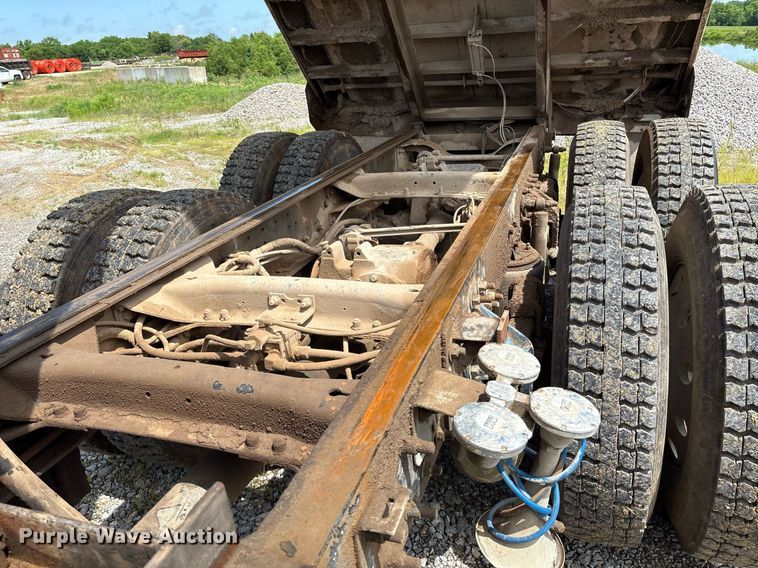 image for item EM2604 2000 Mack CH613 dump truck