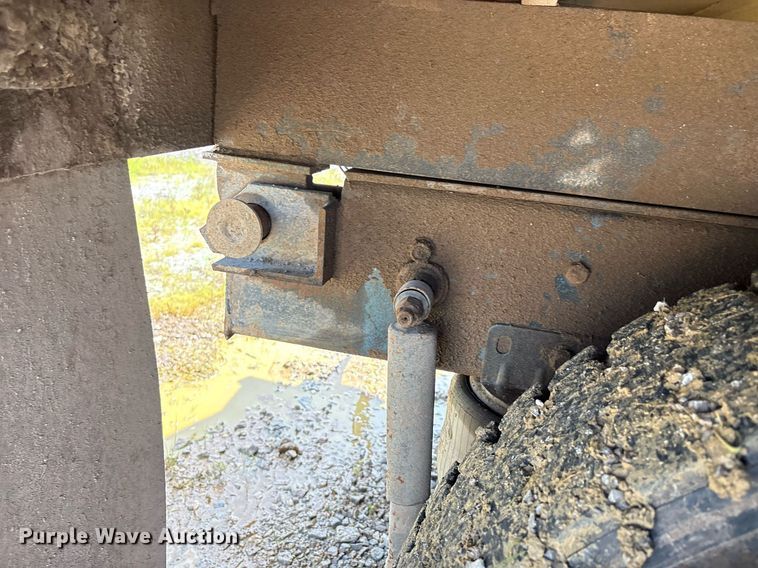 image for item EM2604 2000 Mack CH613 dump truck