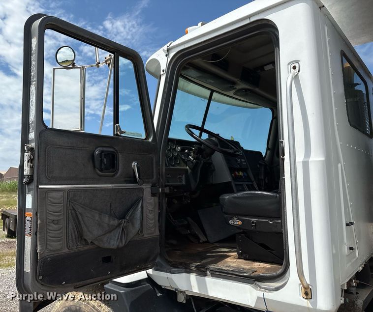 image for item EM2604 2000 Mack CH613 dump truck