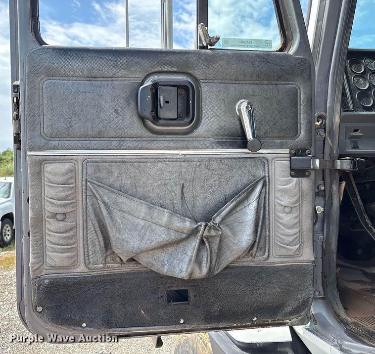 image for item EM2604 2000 Mack CH613 dump truck