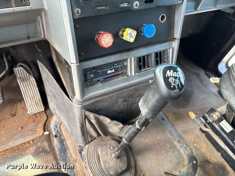 image for item EM2604 2000 Mack CH613 dump truck