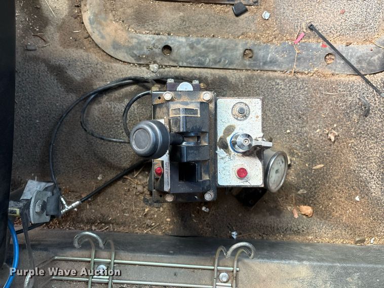 image for item EM2604 2000 Mack CH613 dump truck