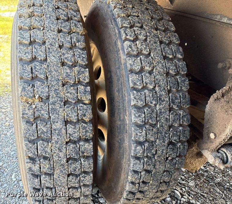 image for item EM2604 2000 Mack CH613 dump truck