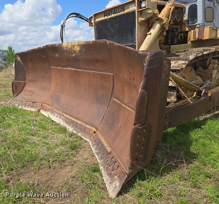 image for item EM7244 1977 Fiat-Allis 31 dozer