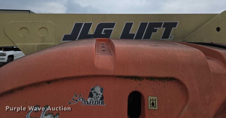 image for item EN3813 2008 JLG 460SJ boom lift