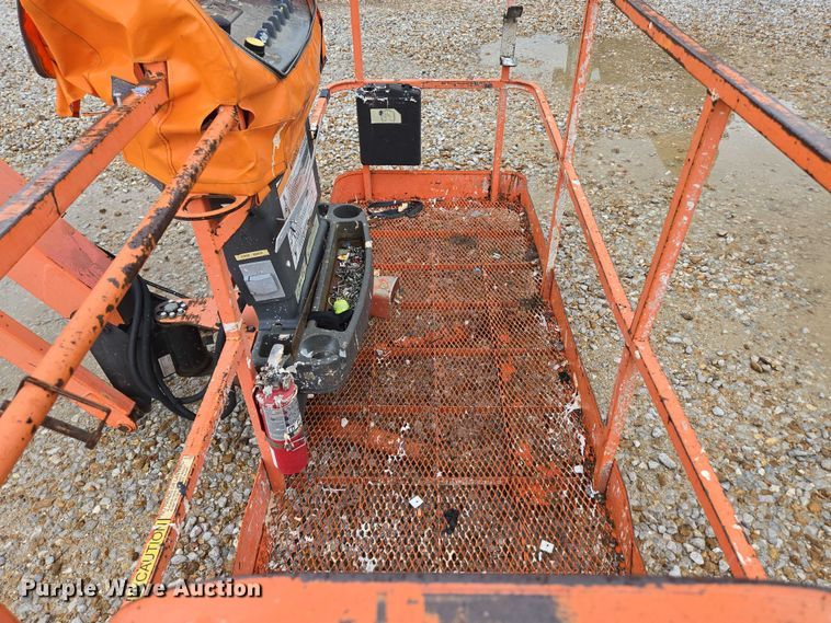image for item EN3813 2008 JLG 460SJ boom lift