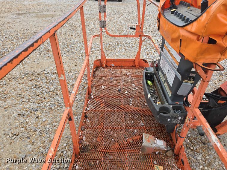 image for item EN3813 2008 JLG 460SJ boom lift