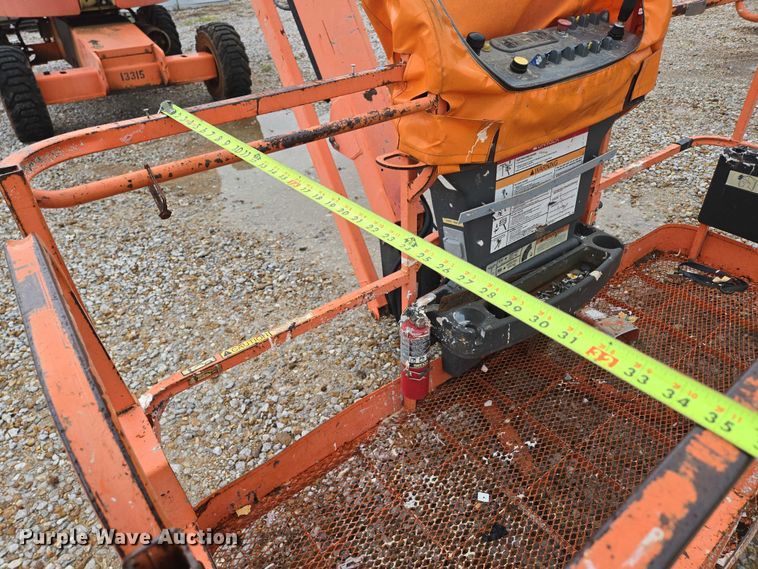 image for item EN3813 2008 JLG 460SJ boom lift