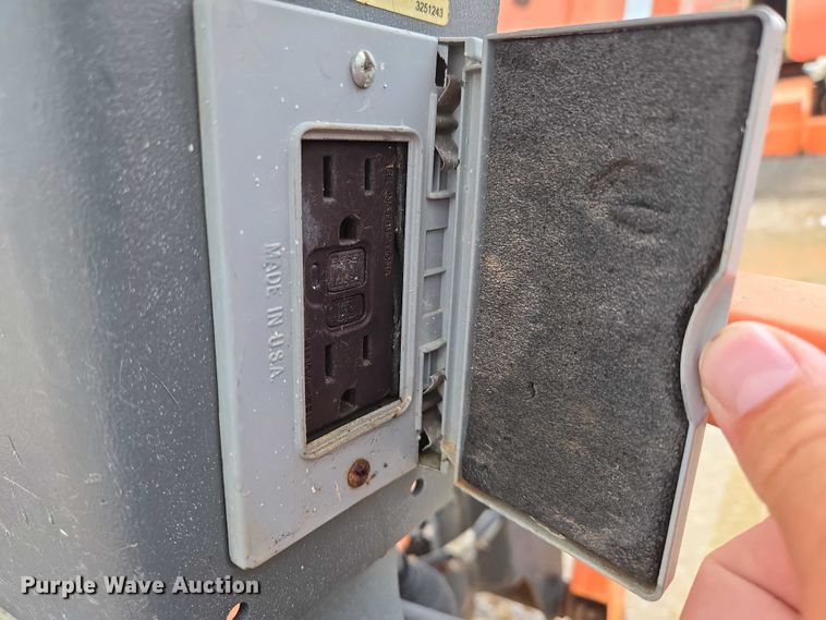 image for item EN3813 2008 JLG 460SJ boom lift