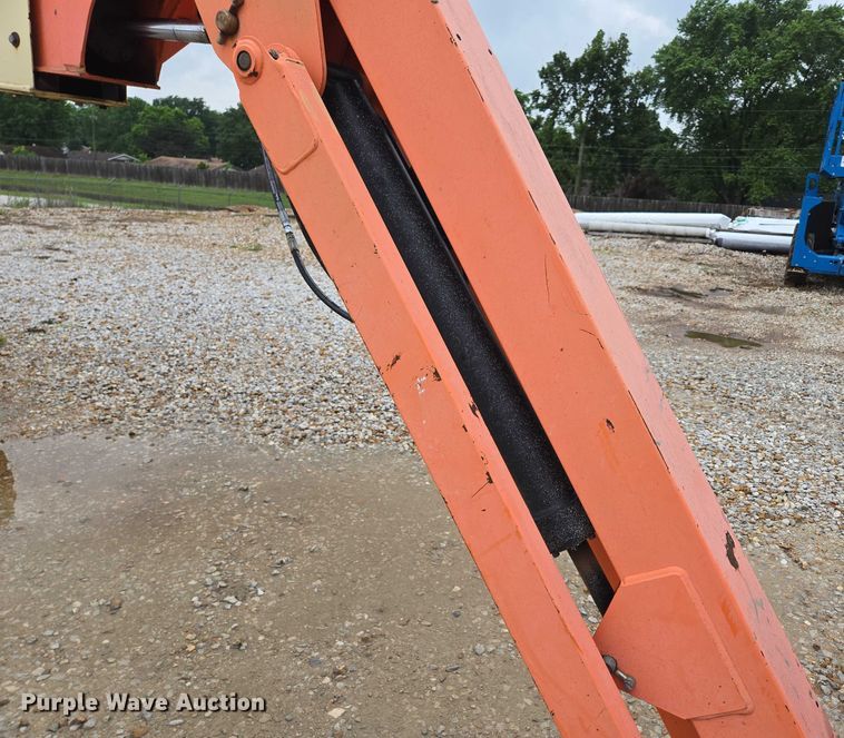 image for item EN3813 2008 JLG 460SJ boom lift