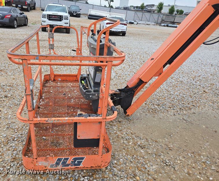 image for item EN3813 2008 JLG 460SJ boom lift