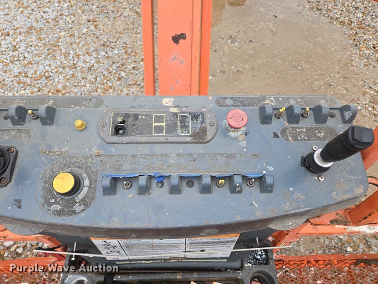 image for item EN3813 2008 JLG 460SJ boom lift