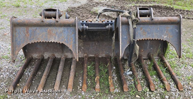 image for item EN3872 Virnig skid steer grapple bucket