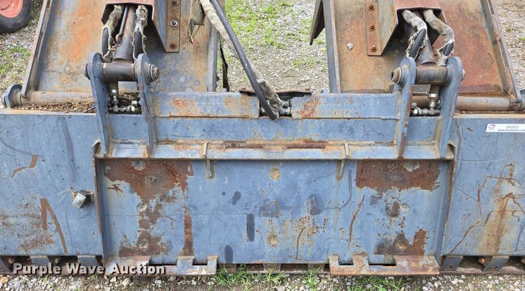 image for item EN3872 Virnig skid steer grapple bucket