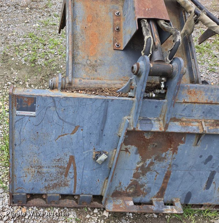 image for item EN3872 Virnig skid steer grapple bucket