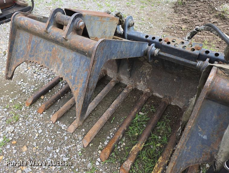 image for item EN3872 Virnig skid steer grapple bucket
