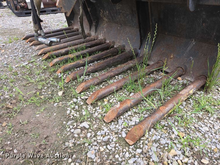 image for item EN3872 Virnig skid steer grapple bucket