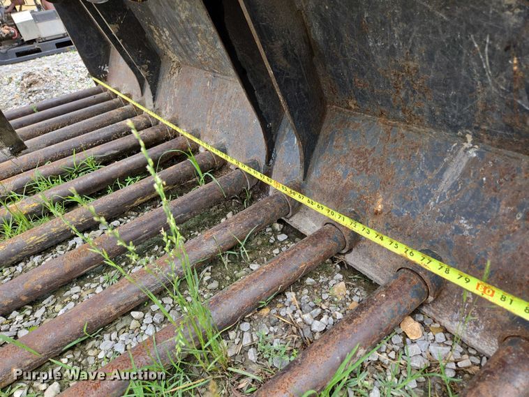 image for item EN3872 Virnig skid steer grapple bucket