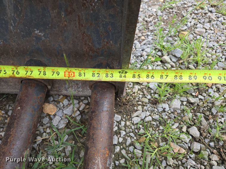 image for item EN3872 Virnig skid steer grapple bucket