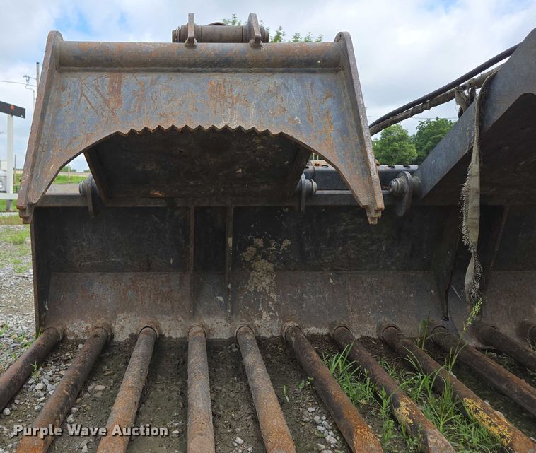 image for item EN3872 Virnig skid steer grapple bucket