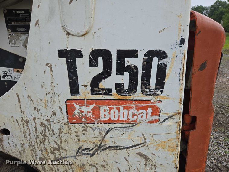 image for item EN3877 2005 Bobcat T250 tracked skid steer loader