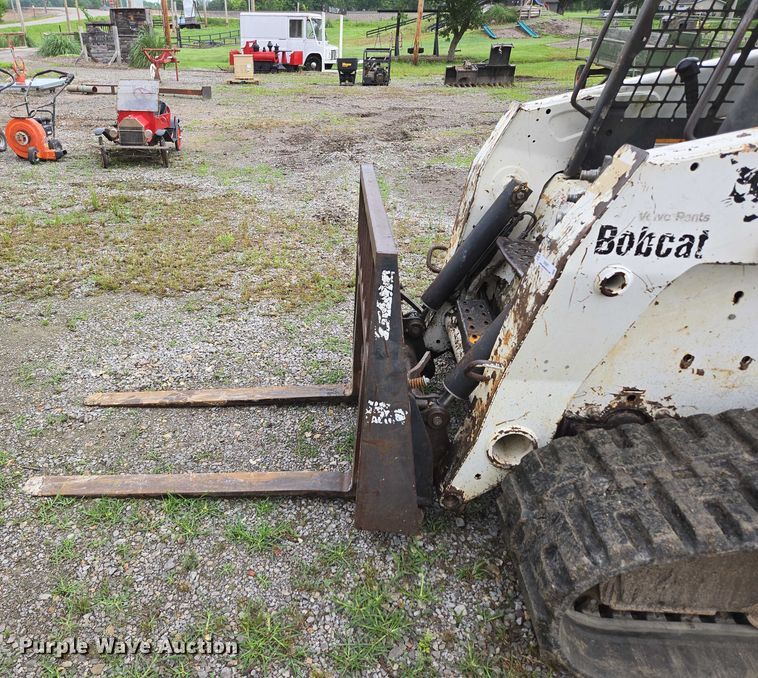 image for item EN3877 2005 Bobcat T250 tracked skid steer loader