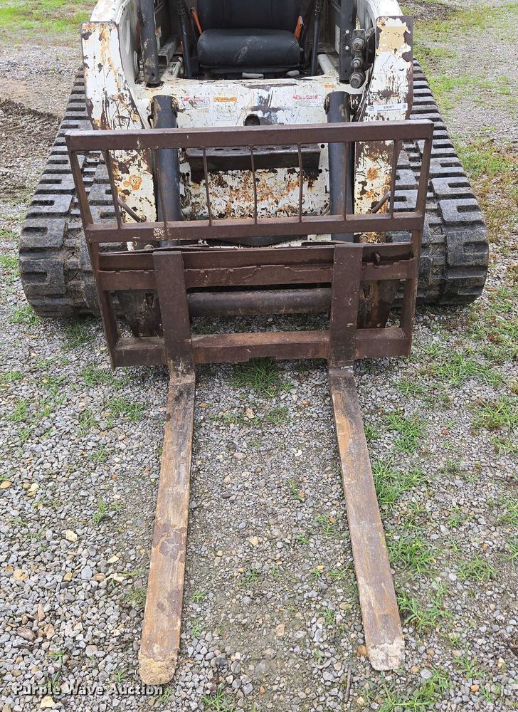 image for item EN3877 2005 Bobcat T250 tracked skid steer loader