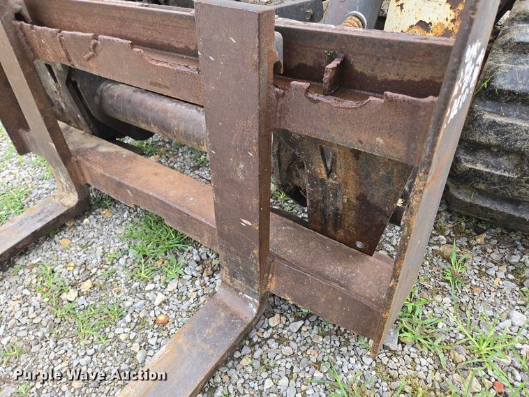 image for item EN3877 2005 Bobcat T250 tracked skid steer loader