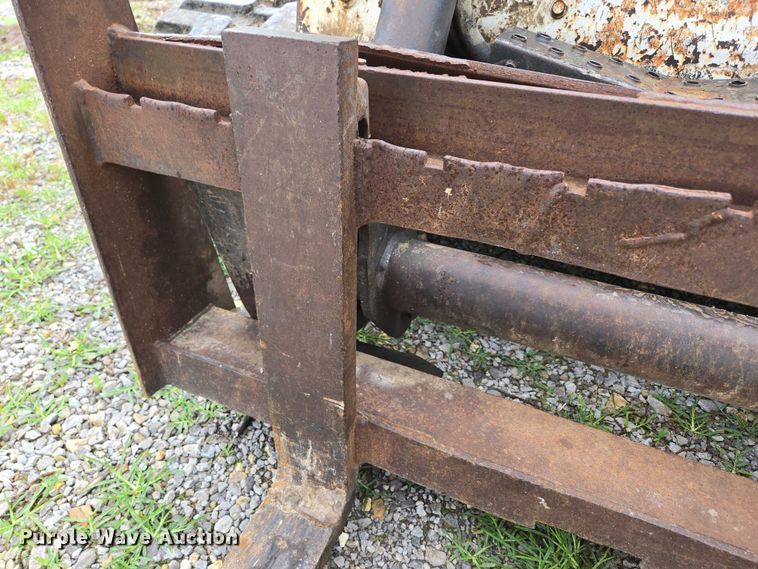 image for item EN3877 2005 Bobcat T250 tracked skid steer loader