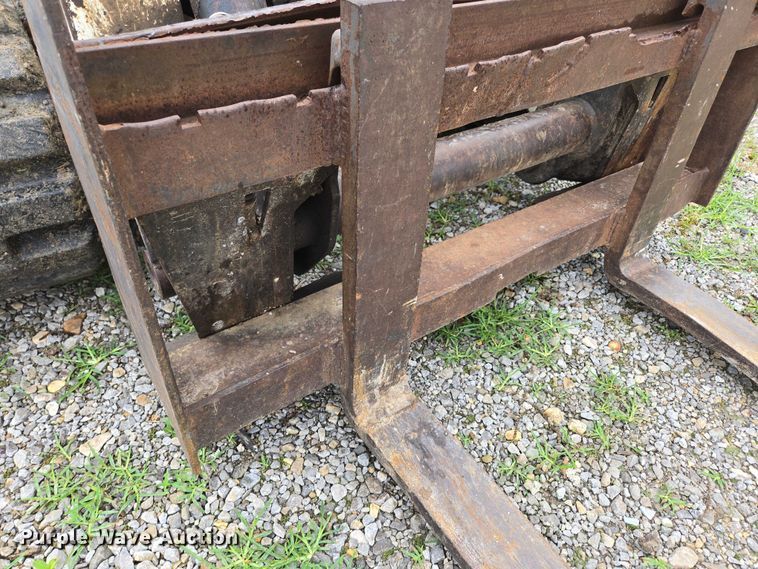 image for item EN3877 2005 Bobcat T250 tracked skid steer loader