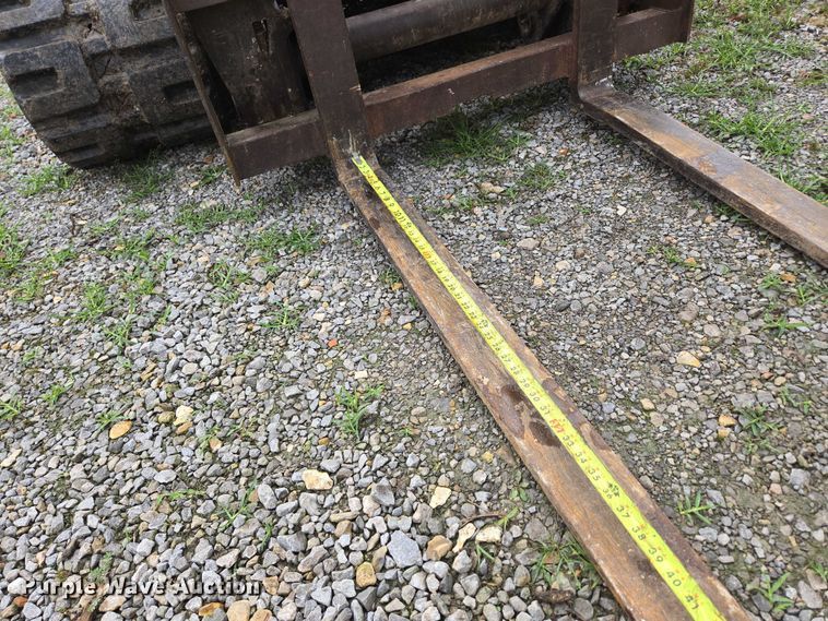 image for item EN3877 2005 Bobcat T250 tracked skid steer loader