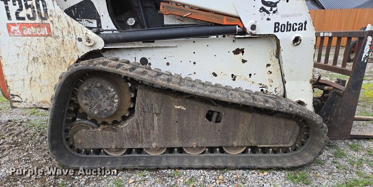 image for item EN3877 2005 Bobcat T250 tracked skid steer loader
