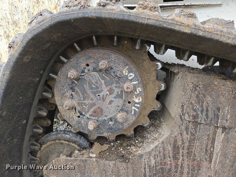 image for item EN3877 2005 Bobcat T250 tracked skid steer loader