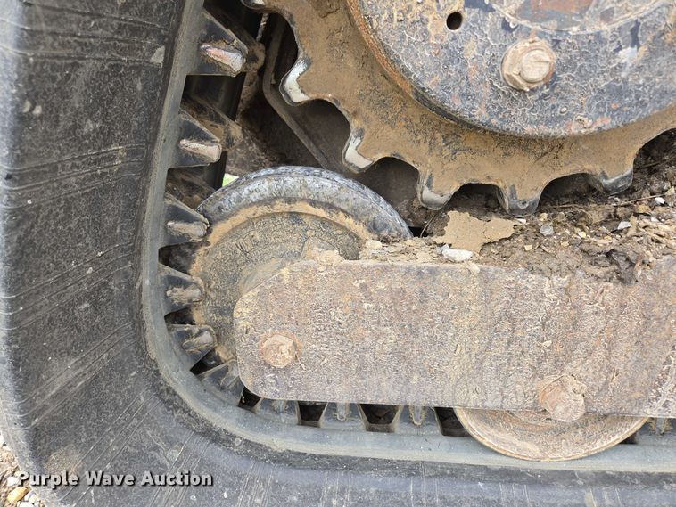 image for item EN3877 2005 Bobcat T250 tracked skid steer loader