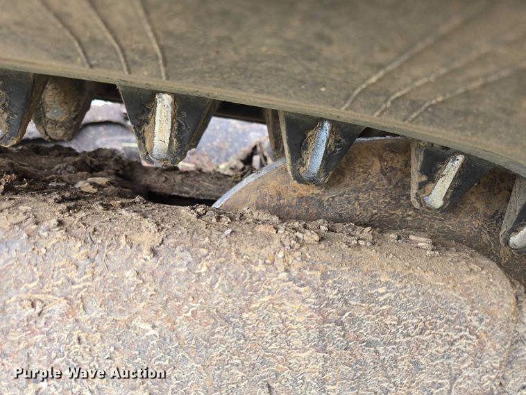 image for item EN3877 2005 Bobcat T250 tracked skid steer loader