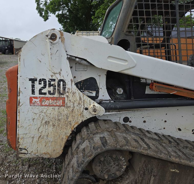 image for item EN3877 2005 Bobcat T250 tracked skid steer loader