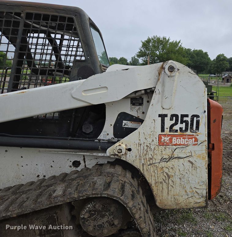 image for item EN3877 2005 Bobcat T250 tracked skid steer loader