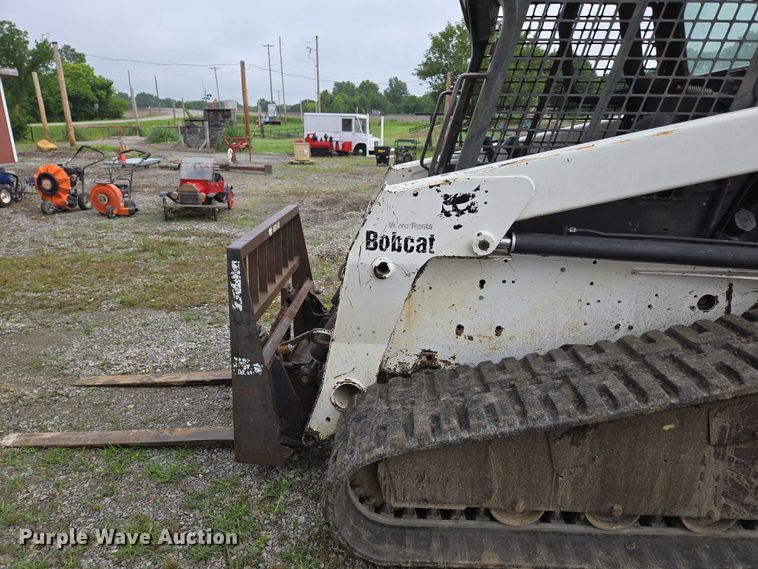 image for item EN3877 2005 Bobcat T250 tracked skid steer loader