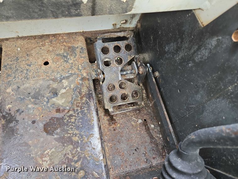 image for item EN3877 2005 Bobcat T250 tracked skid steer loader