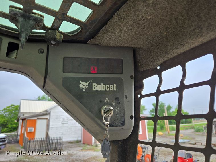 image for item EN3877 2005 Bobcat T250 tracked skid steer loader