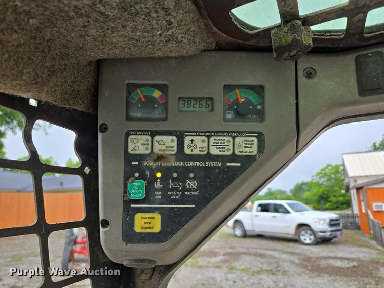 image for item EN3877 2005 Bobcat T250 tracked skid steer loader